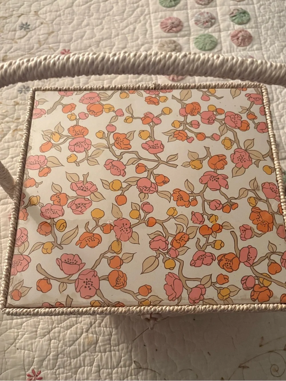 Dritz Vintage Cream Wicker Sewing Basket with Floral Lid
